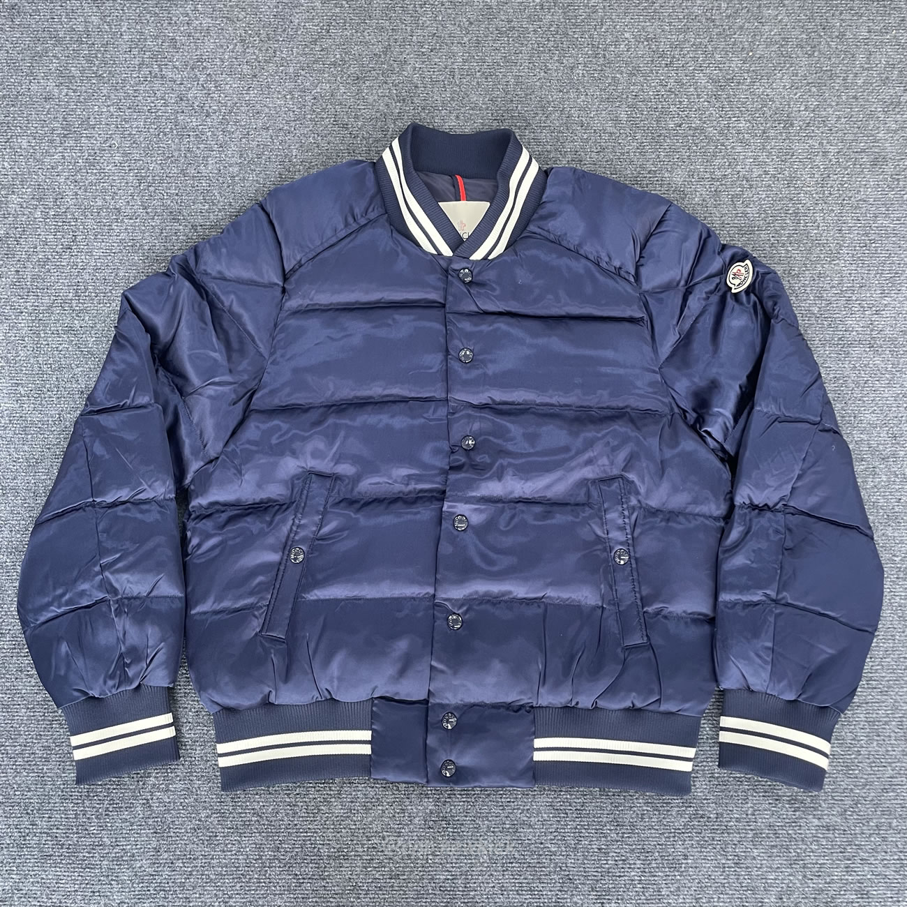 Moncler Dives Down Bomber Jacket (7) - newkick.app